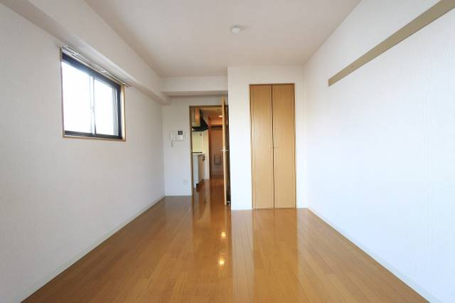 居室・リビング　角部屋はさらに明るいです。