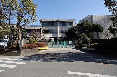 小学校　八万南小学校（小学校）まで850m