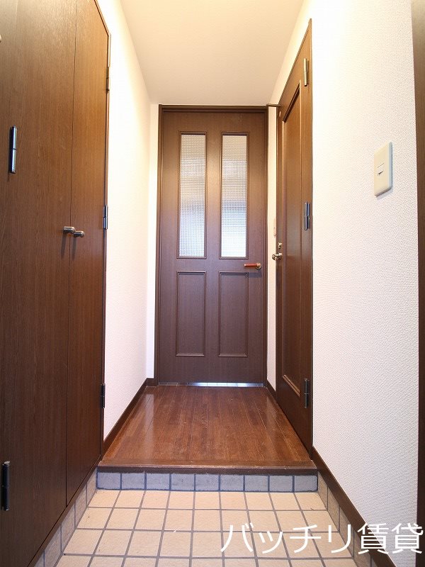 玄関　別号室タイプの為、現状を優先いたします