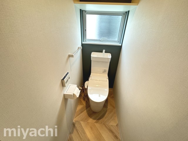 ＪＲ高徳線 徳島駅 徒歩57分 2階建 築1年のトイレ写真