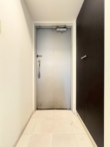 玄関　※建物内別間取参考写真