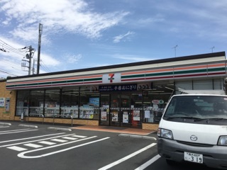 コンビニ　セブンイレブン 横浜新吉田東1丁目店（コンビニ）まで305m