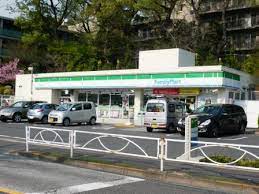 コンビニ　ファミリーマート用賀の杜店（コンビニ）まで428m