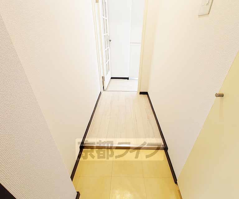 その他部屋・スペース　明るい廊下です