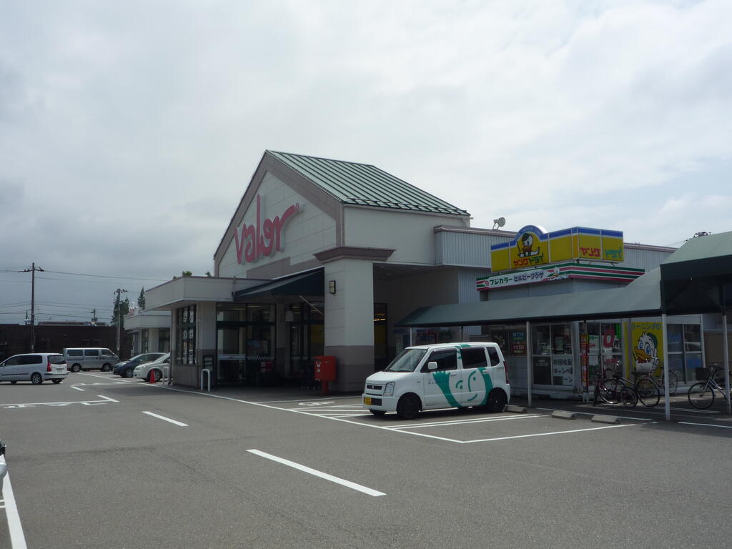 スーパー　バロー金沢元町店（スーパー）まで815m