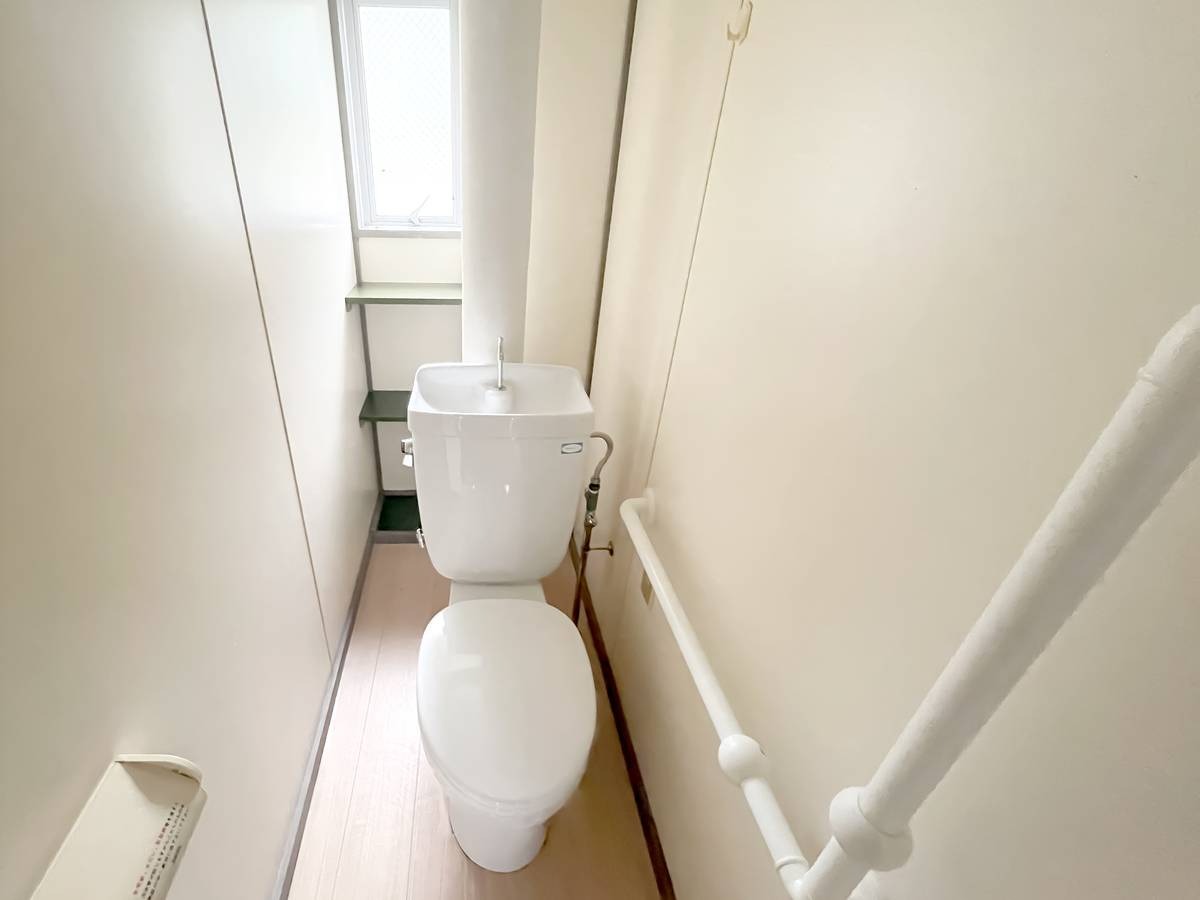 明知鉄道 山岡駅 徒歩12分 5階建 築36年のトイレ写真
