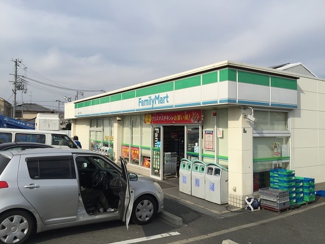 コンビニ　ファミリーマート吉井町二丁目店（コンビニ）まで307m