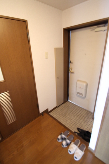 玄関　※他号室の写真です。