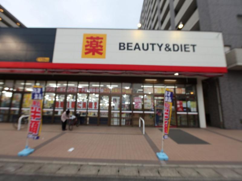 ドラックストア　ゲンキー株式会社 富船店（ドラッグストア）まで180m