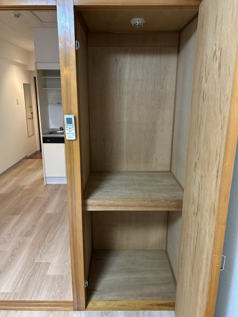 収納　同物件別号室の写真です。