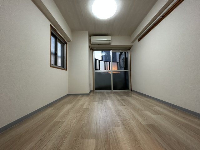 居室・リビング　同物件別号室の写真です。