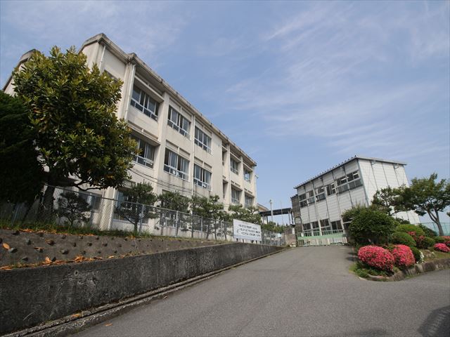 幼稚園・保育園　板城保育所（幼稚園・保育園）まで962m