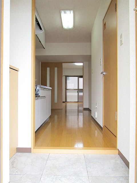 ＪＲ御殿場線 下土狩駅 徒歩17分 3階建 築24年の玄関写真