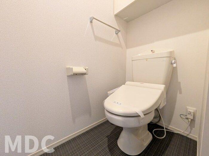 ＪＲ徳島線 蔵本駅 徒歩20分 3階建 築11年のトイレ写真