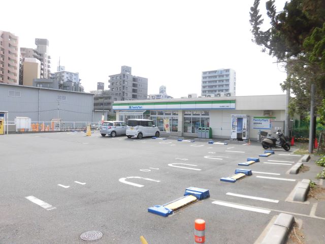 コンビニ　ファミリーマート（コンビニ）まで450m