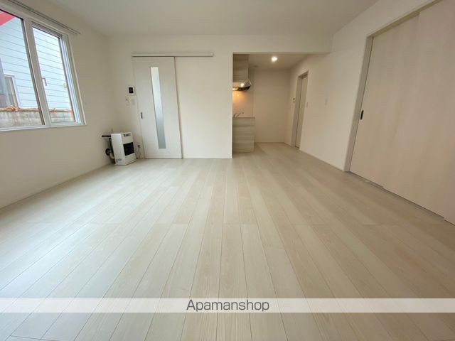 フォレスト新町IIIの居間写真