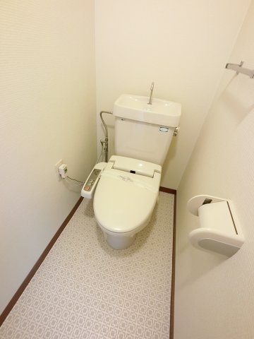 ＪＲ内房線 五井駅 バス乗車時間：10分 最寄りバス停で下車 徒歩1分 3階建 築31年のトイレ写真