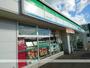 コンビニ　ファミリーマート高岡本丸町店（コンビニ）まで240m