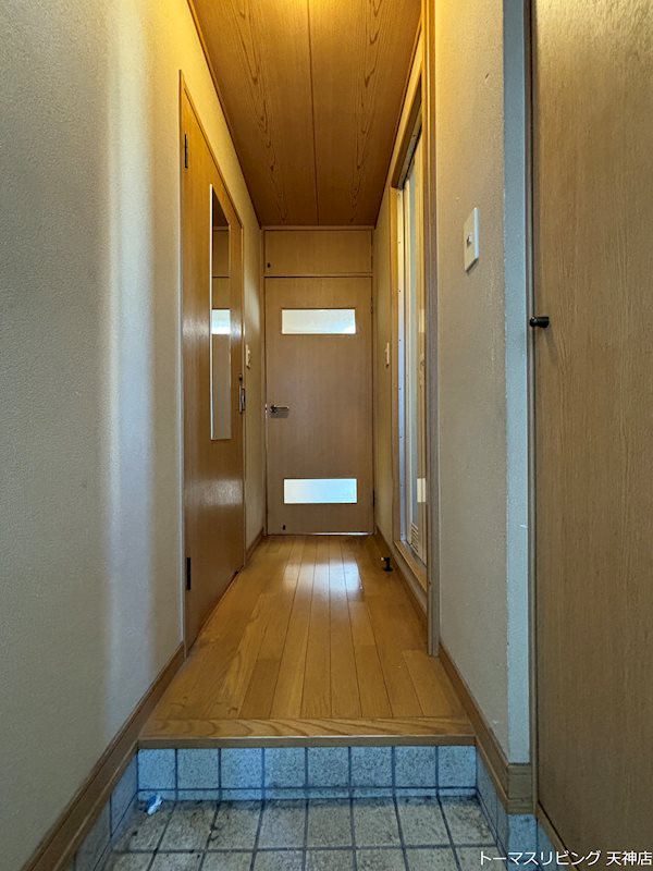 玄関　※別号室の参考写真です。