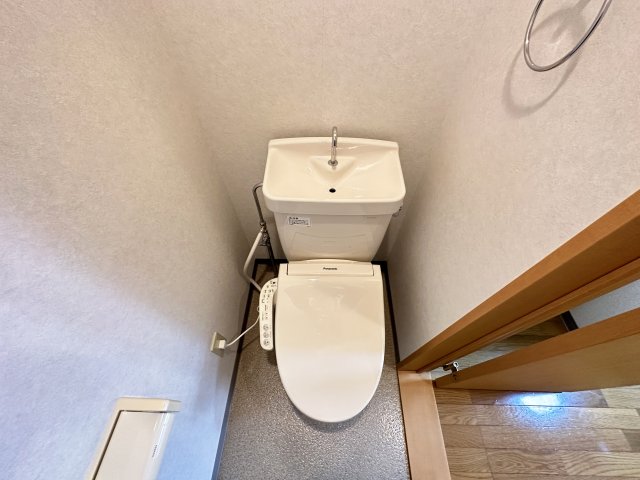 ＪＲ土讃線 薊野駅 徒歩12分 4階建 築26年のトイレ写真