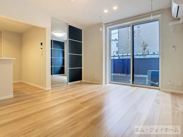 シャーメゾン Saiの居間写真