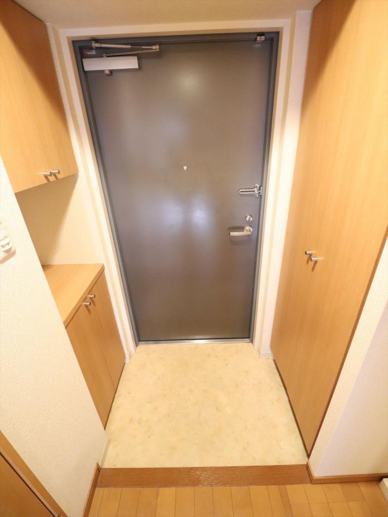 玄関　玄関収納豊富です