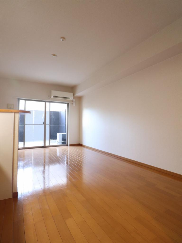 居室・リビング　広々としたワンルームのお部屋です