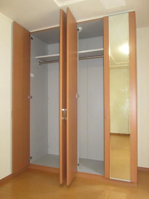 その他設備　★★鏡付き収納たっぷり★★