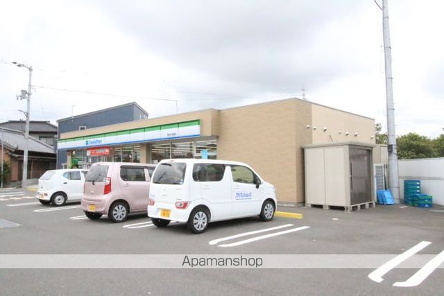 コンビニ　ファミリーマート高知介良通店（コンビニ）まで61m