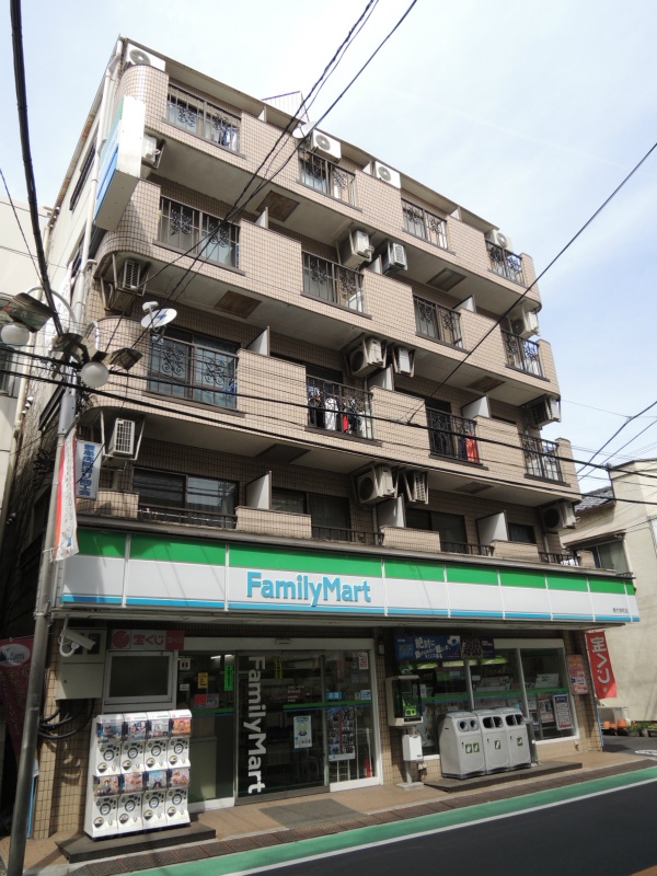コンビニ　ファミリーマート熊代栄町店（コンビニ）まで228m