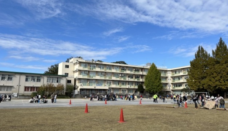 小学校　町田市立三輪小学校（小学校）まで865m