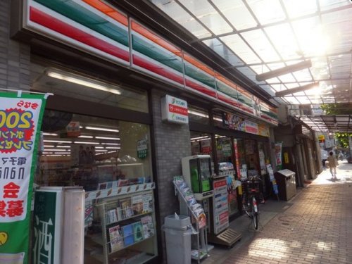 コンビニ　セブンイレブン（コンビニ）まで791m