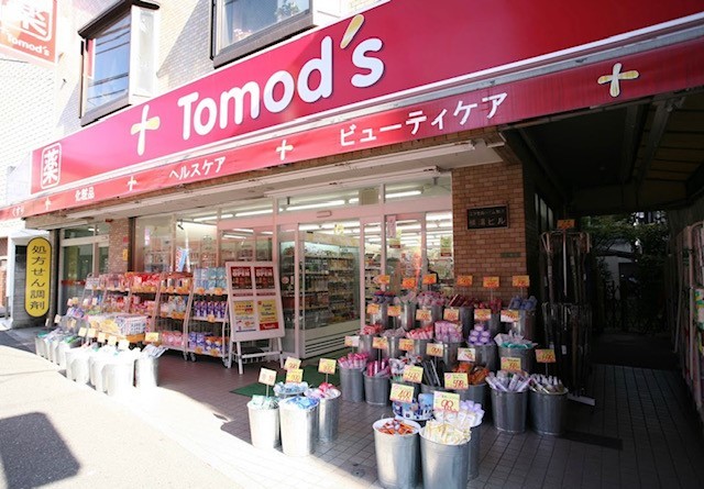 ドラックストア　トモズ　駒沢駅前店（ドラッグストア）まで422m