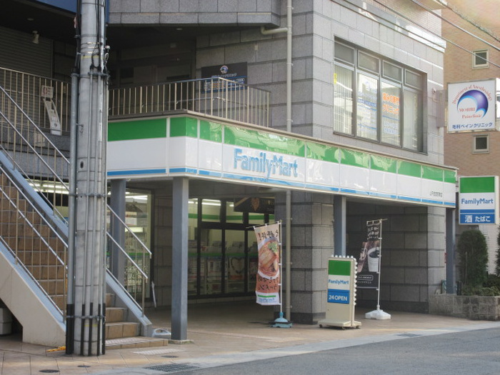コンビニ　ファミリーマート（コンビニ）まで270m
