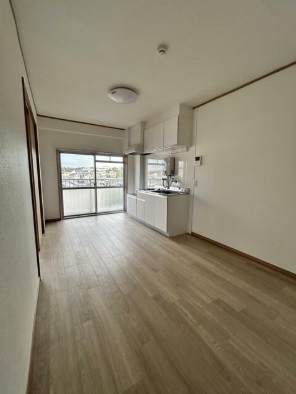飯田マンションの居間写真