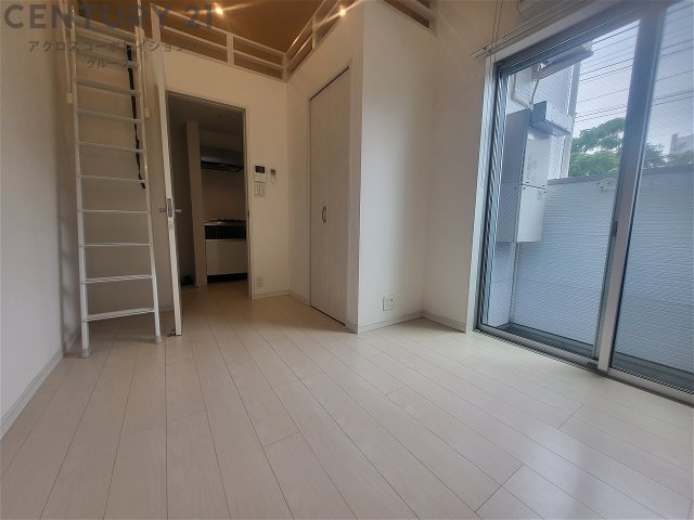居室・リビング　ロフト付きの5.5帖の洋室です♪