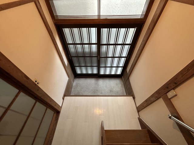 秋谷2丁目戸建の玄関写真