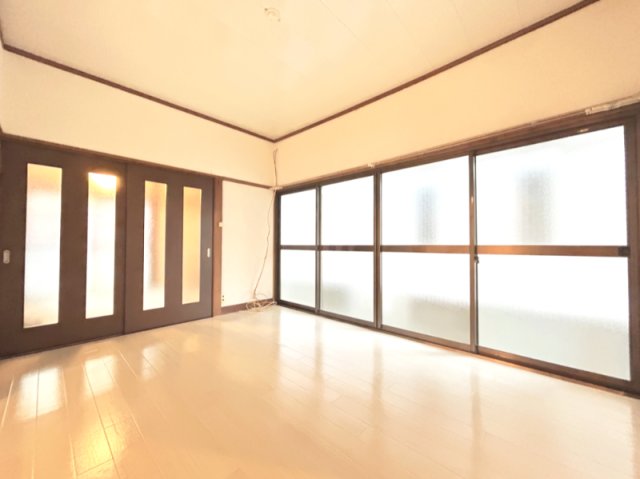 秋谷2丁目戸建の居間写真