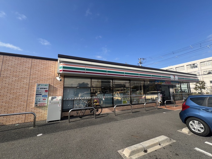 コンビニ　セブンイレブン草津中学校前（コンビニ）まで450m
