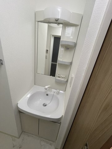 洗面設備　スペースが確保できる洗面所です