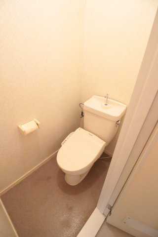 ＪＲ東海道本線 茨木駅 徒歩4分 2階建 築36年のトイレ写真