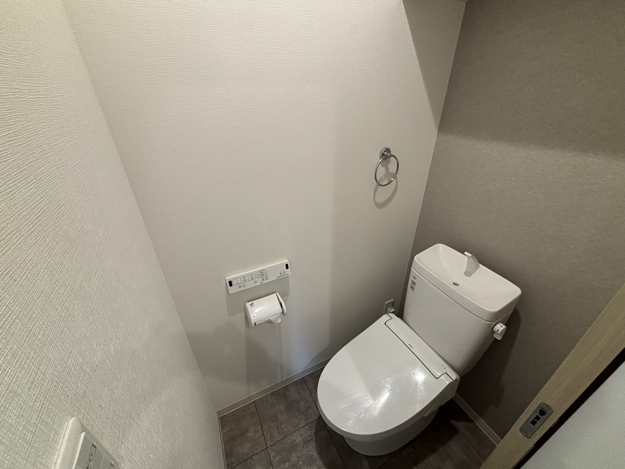 仙台市地下鉄東西線 卸町駅 徒歩5分 2階建 築4年のトイレ写真