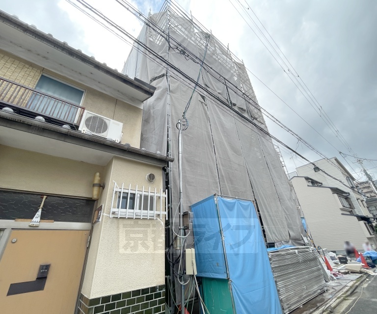 建物外観　・建築中