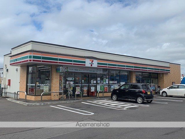 コンビニ　セブンイレブン（コンビニ）まで696m