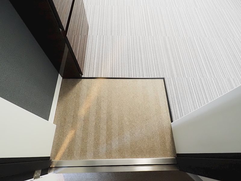 京王新線 初台駅 徒歩4分 3階建 築5年の玄関写真