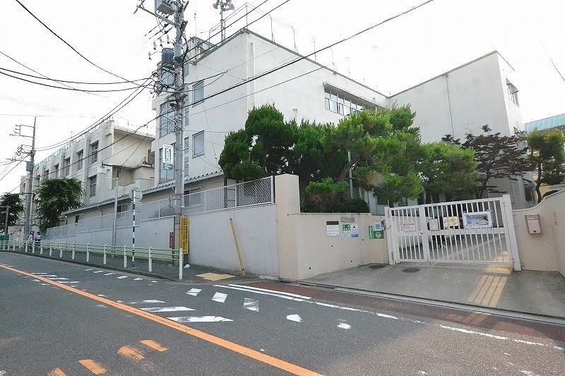 小学校　赤松小学校（小学校）まで440m