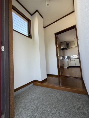 秩父鉄道 持田駅 徒歩11分 3階建 築38年の玄関写真