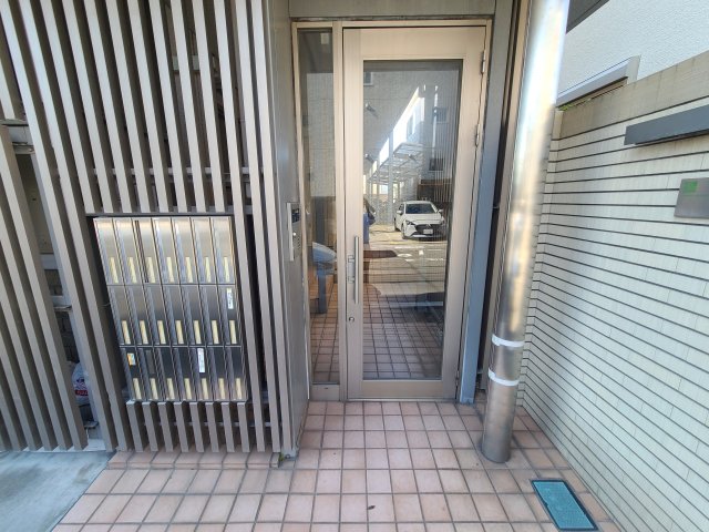 エントランス　★建物エントランスに各戸の集合ポストを設置★