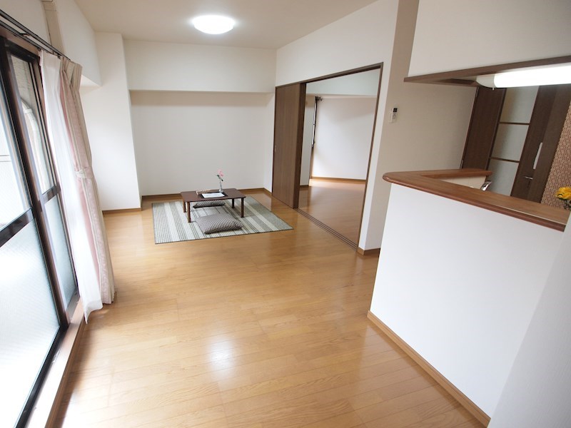 居室・リビング　2LDK角部屋です。