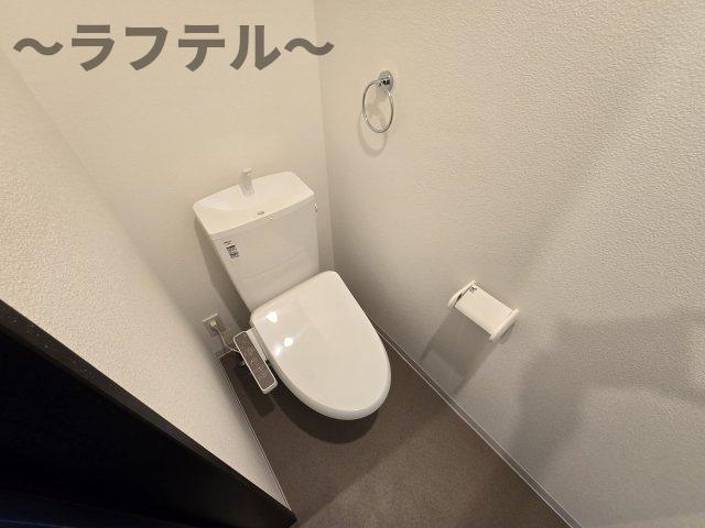 トイレ　同メーカー施工　別部屋イメージ写真